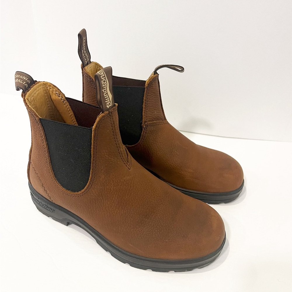 BLUNDSTONES-